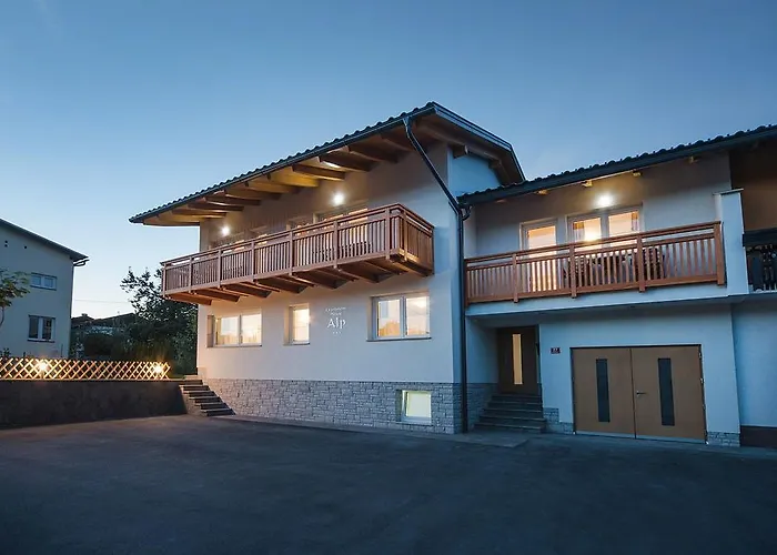 House Alp アパート